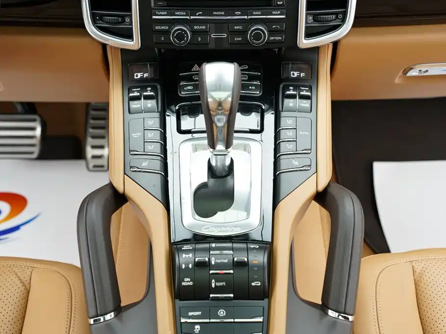 Porsche Cayenne — миниатюра 30