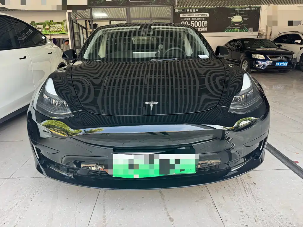 Tesla Model 3 — миниатюра 2