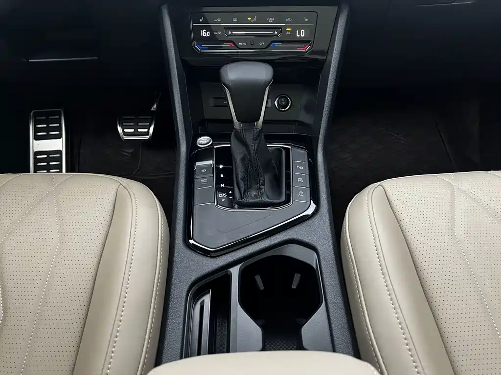 Volkswagen Tiguan L — миниатюра 9