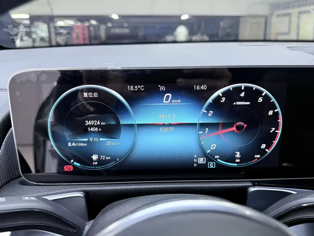 Mercedes-Benz GLB — миниатюра 18
