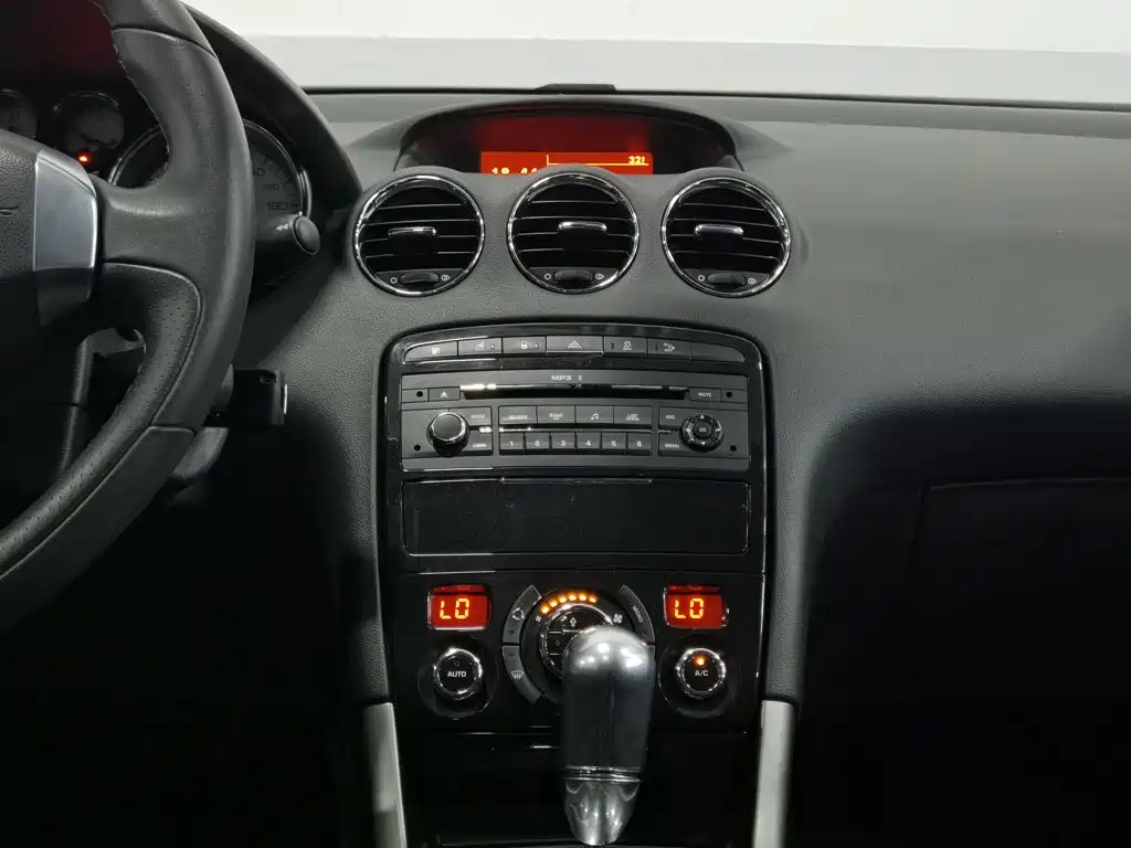 Peugeot 408 — миниатюра 12