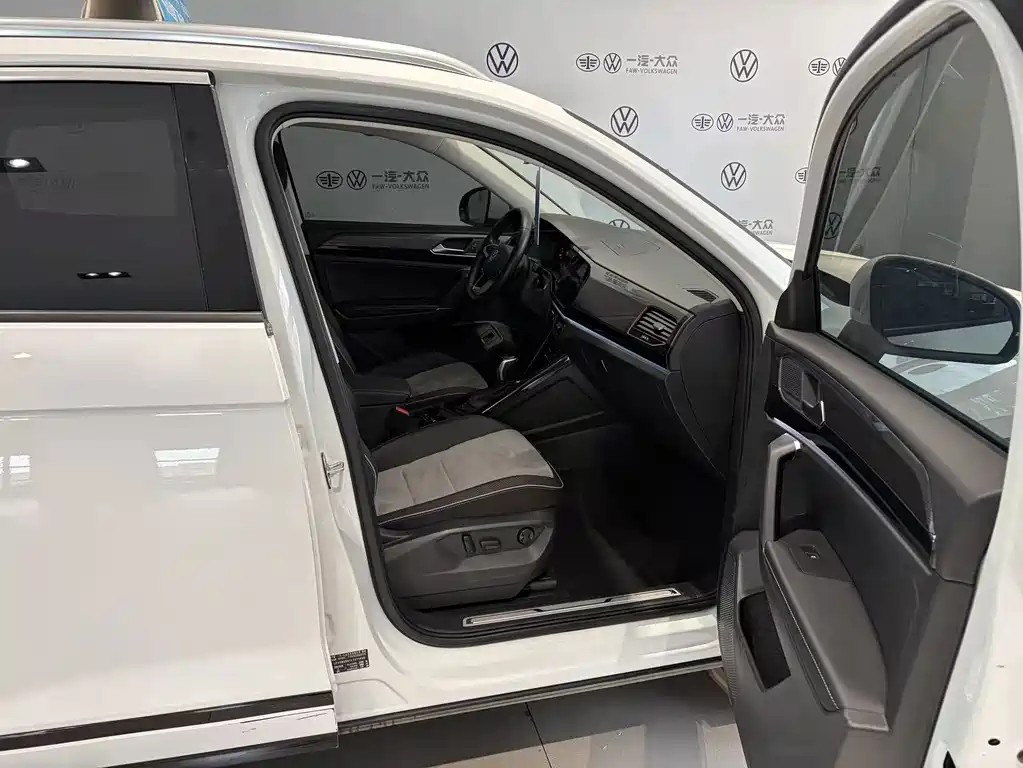Volkswagen X — миниатюра 8