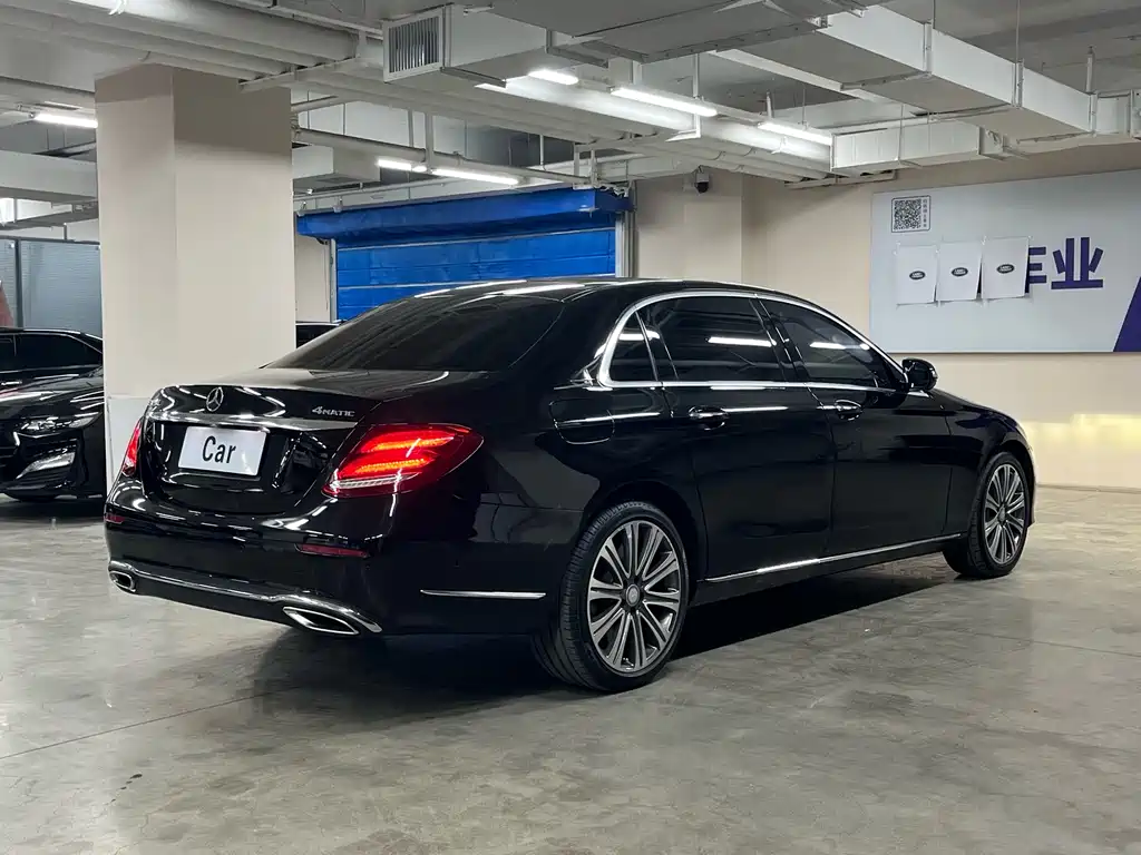 Mercedes-Benz E-Class — миниатюра 9