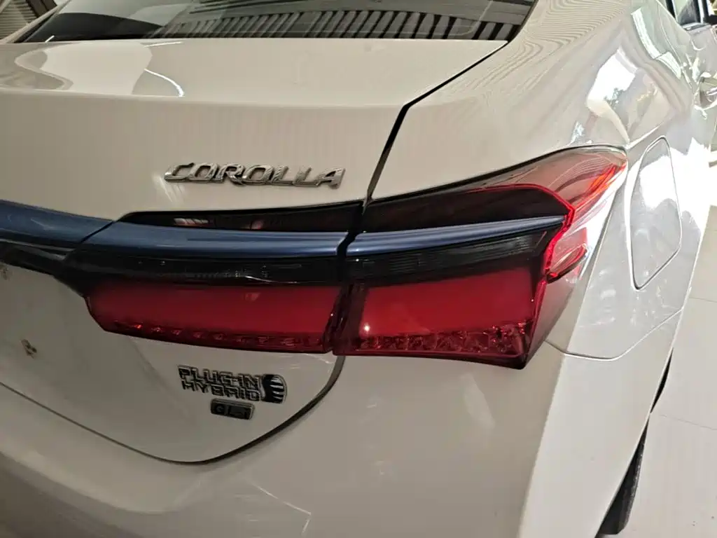 Toyota Corolla Hybrid — миниатюра 8