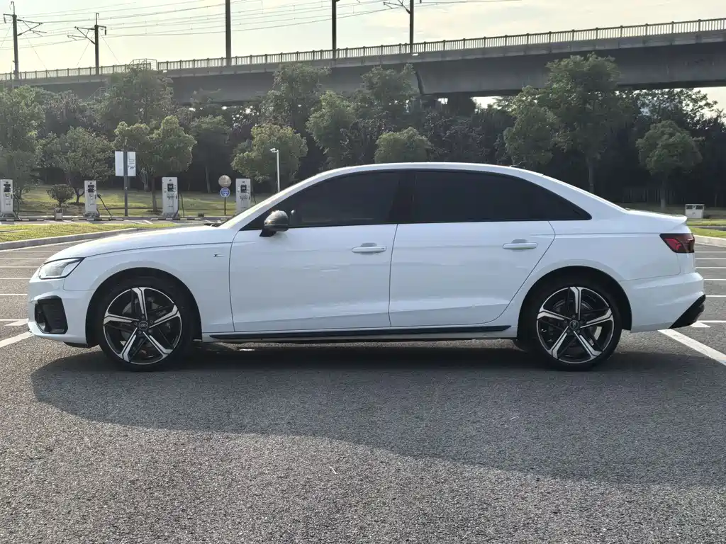 Audi A4L 2024 40 TFSI Luxury