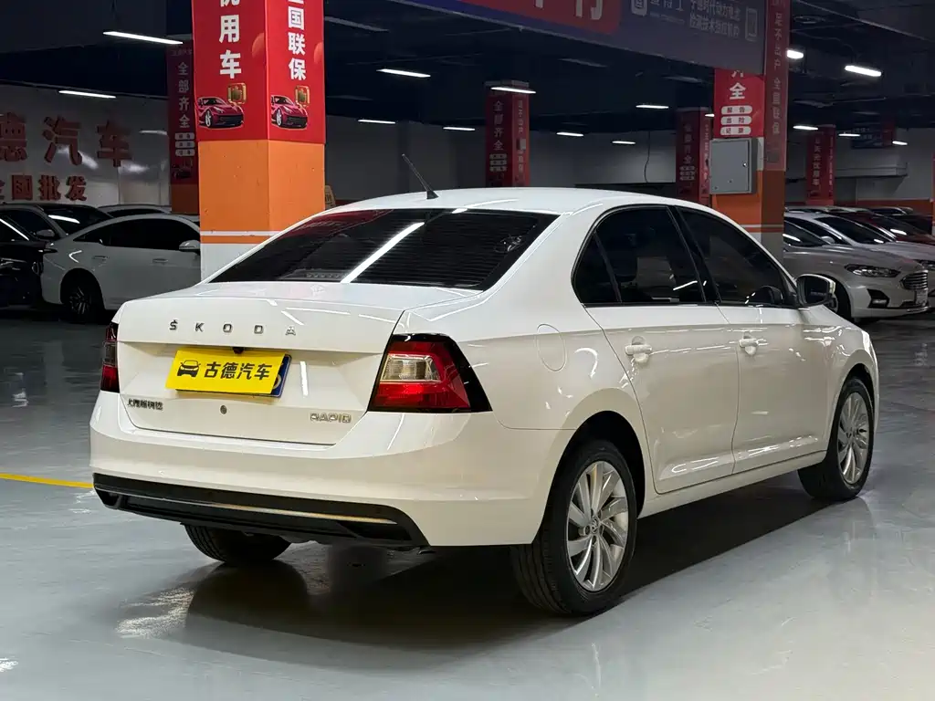 Skoda Rapid — миниатюра 5