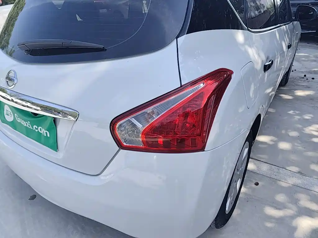 Nissan Tiida — миниатюра 8