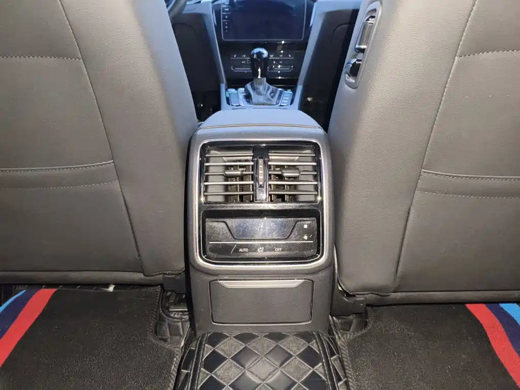 Volkswagen Magotan PHEV — миниатюра 15