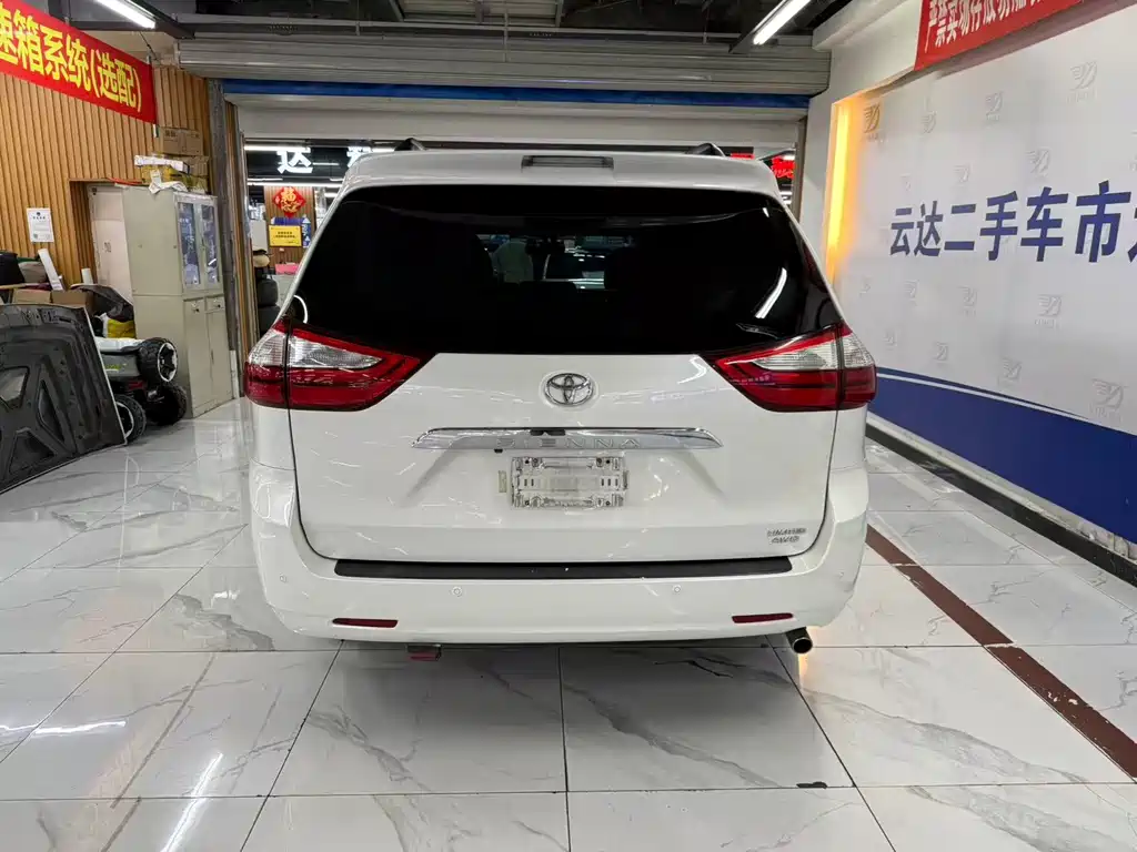 Toyota Sienna — миниатюра 8