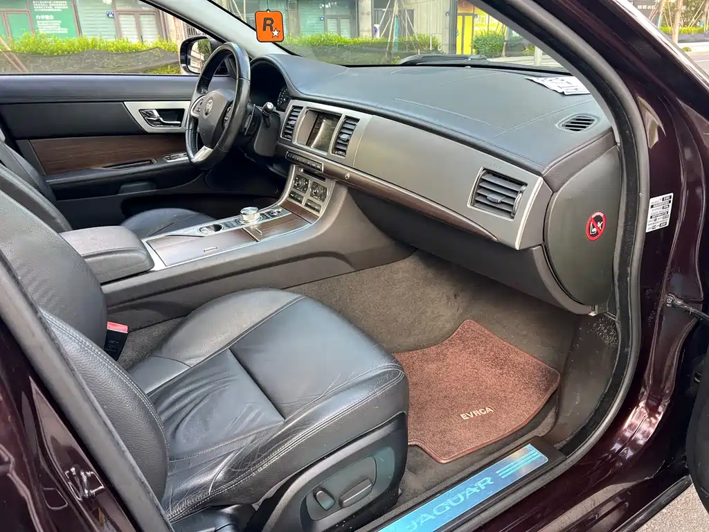 Jaguar XF — миниатюра 8
