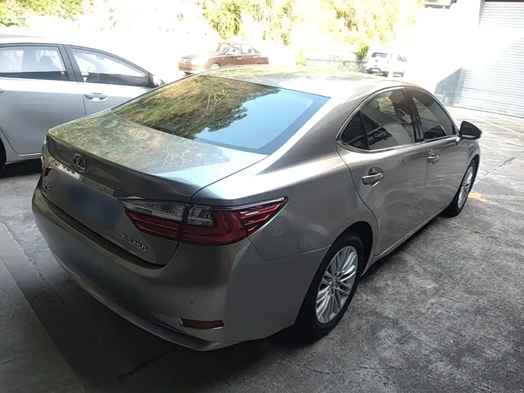 Lexus ES — миниатюра 7