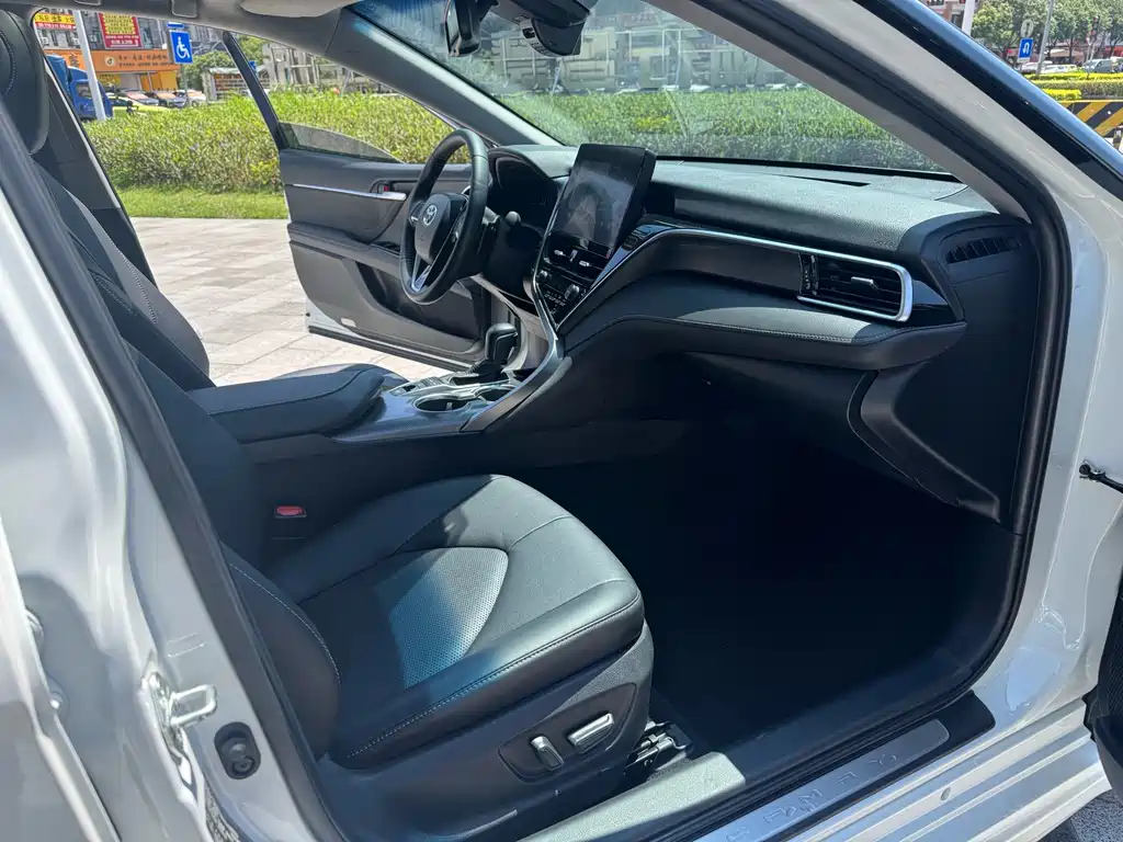 Toyota Camry — миниатюра 12