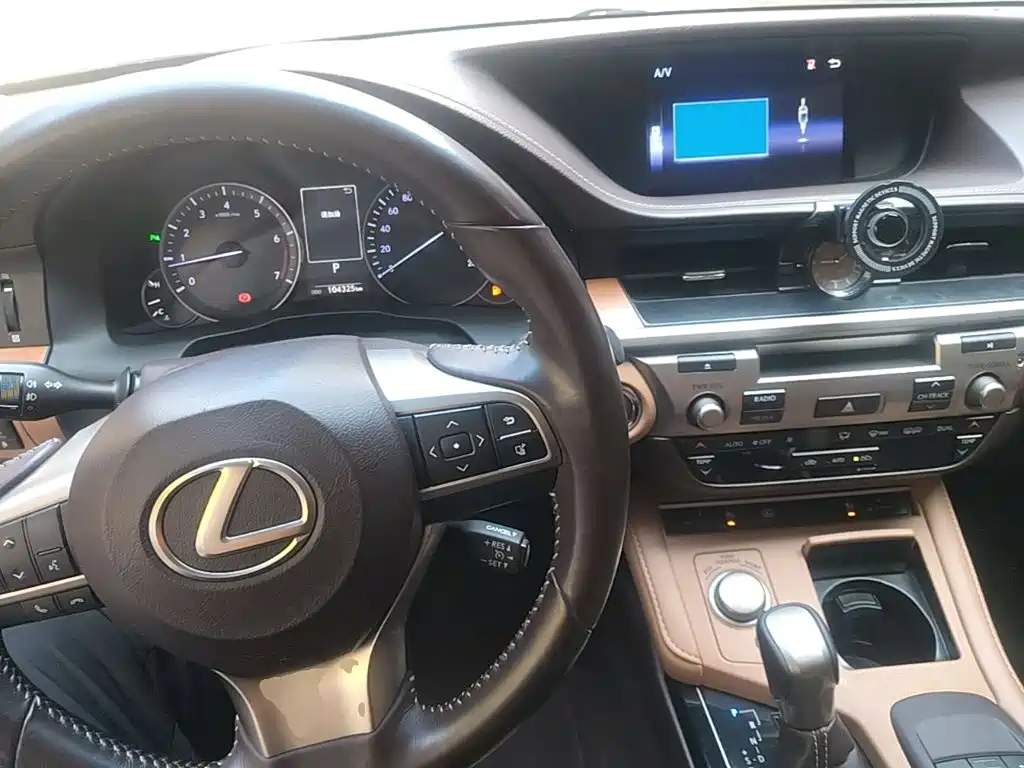Lexus ES — миниатюра 10