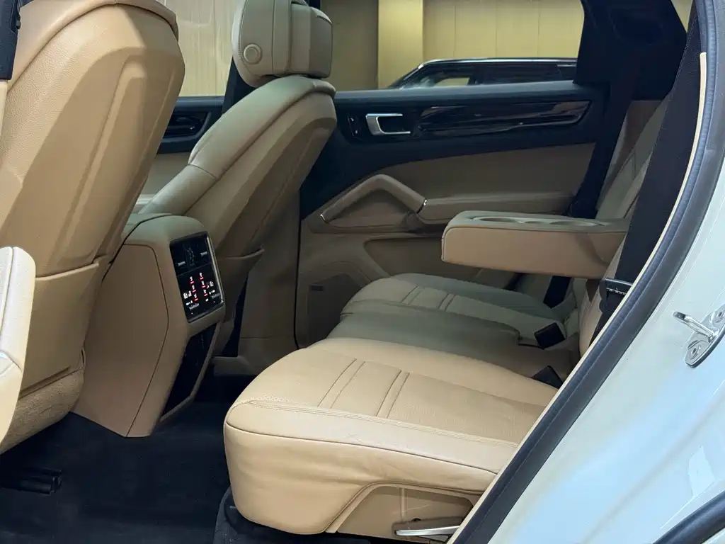 Porsche Cayenne — миниатюра 10