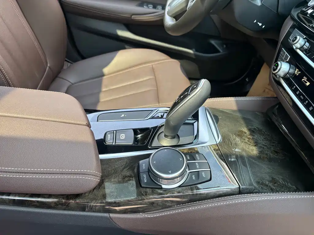 BMW 5 Series — миниатюра 18