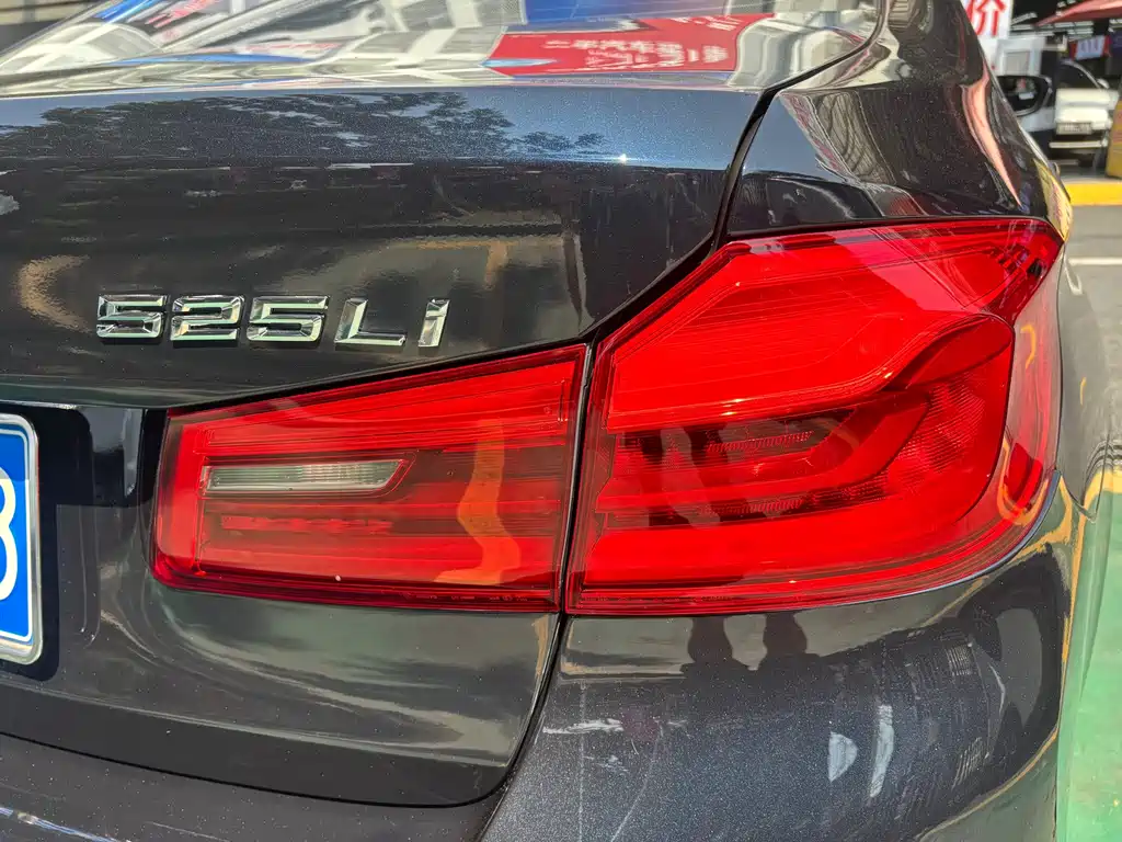 BMW 5 Series — миниатюра 23