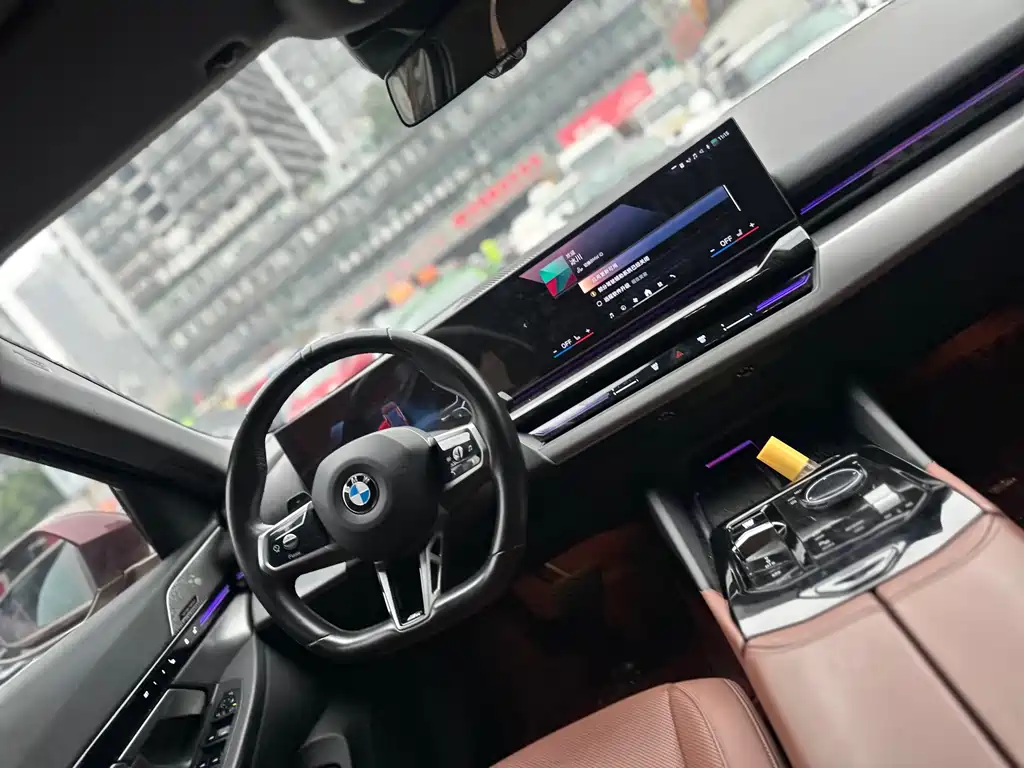 BMW 5 Series — миниатюра 7