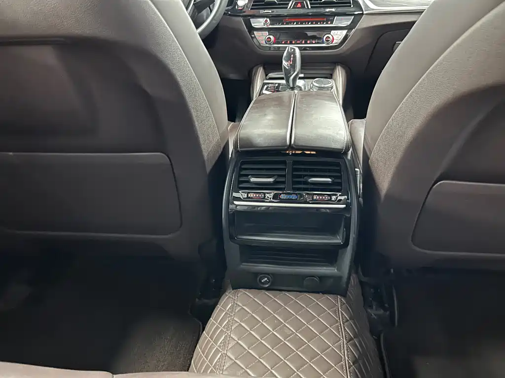 BMW 5 Series — миниатюра 9
