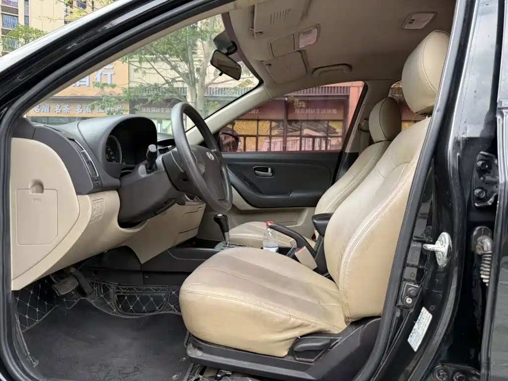 Hyundai Elantra — миниатюра 10