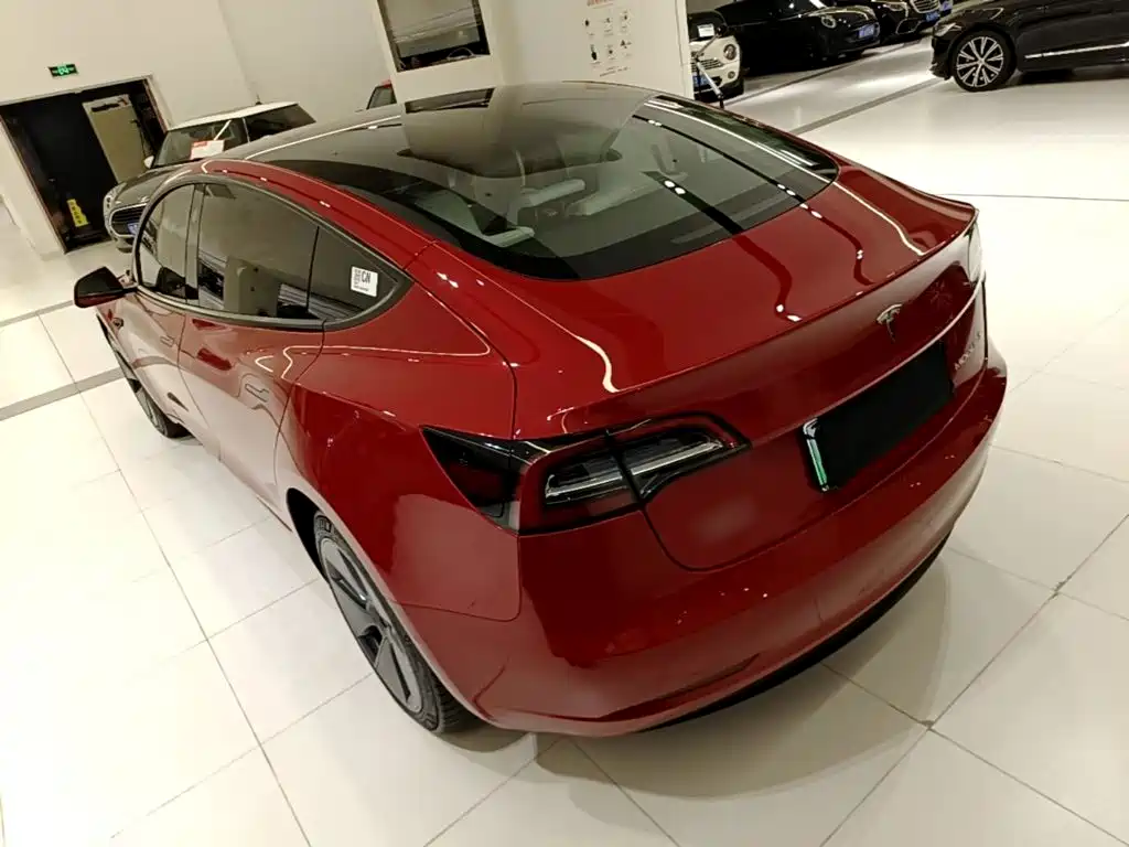Tesla Model 3 — миниатюра 5