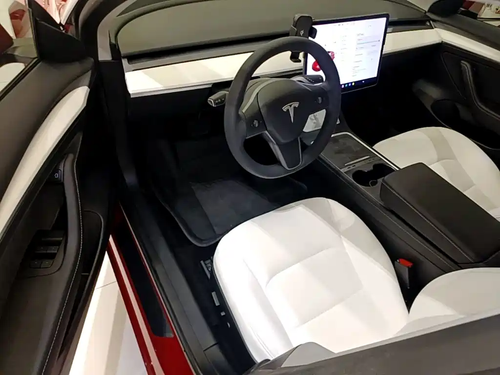 Tesla Model 3 — миниатюра 16