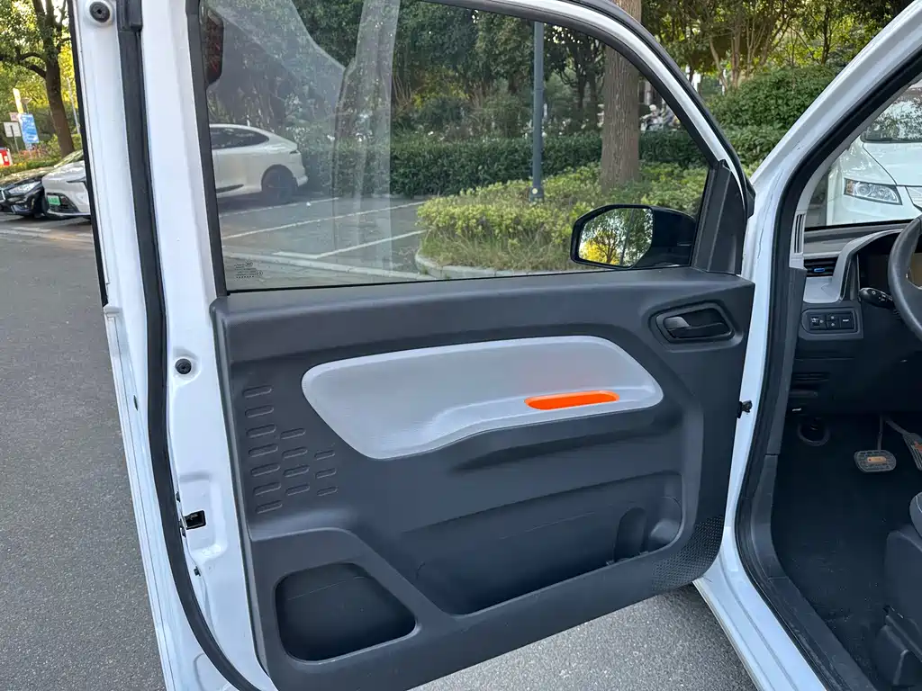 Wuling MINIEV — миниатюра 12