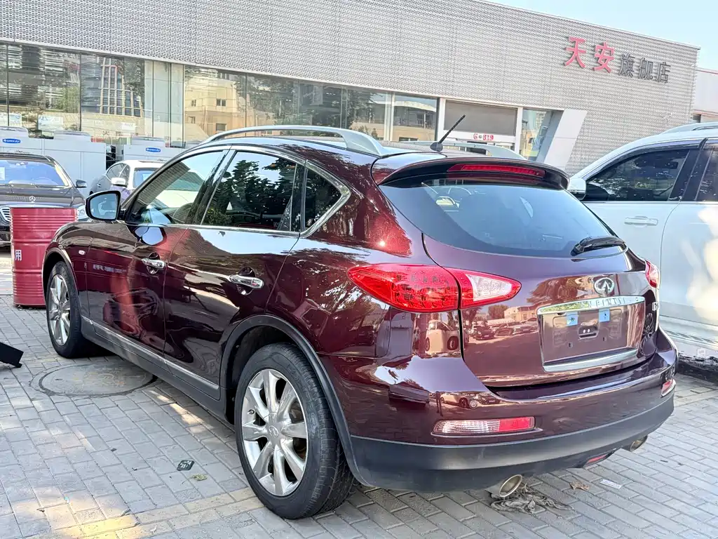 Infiniti EX — миниатюра 19