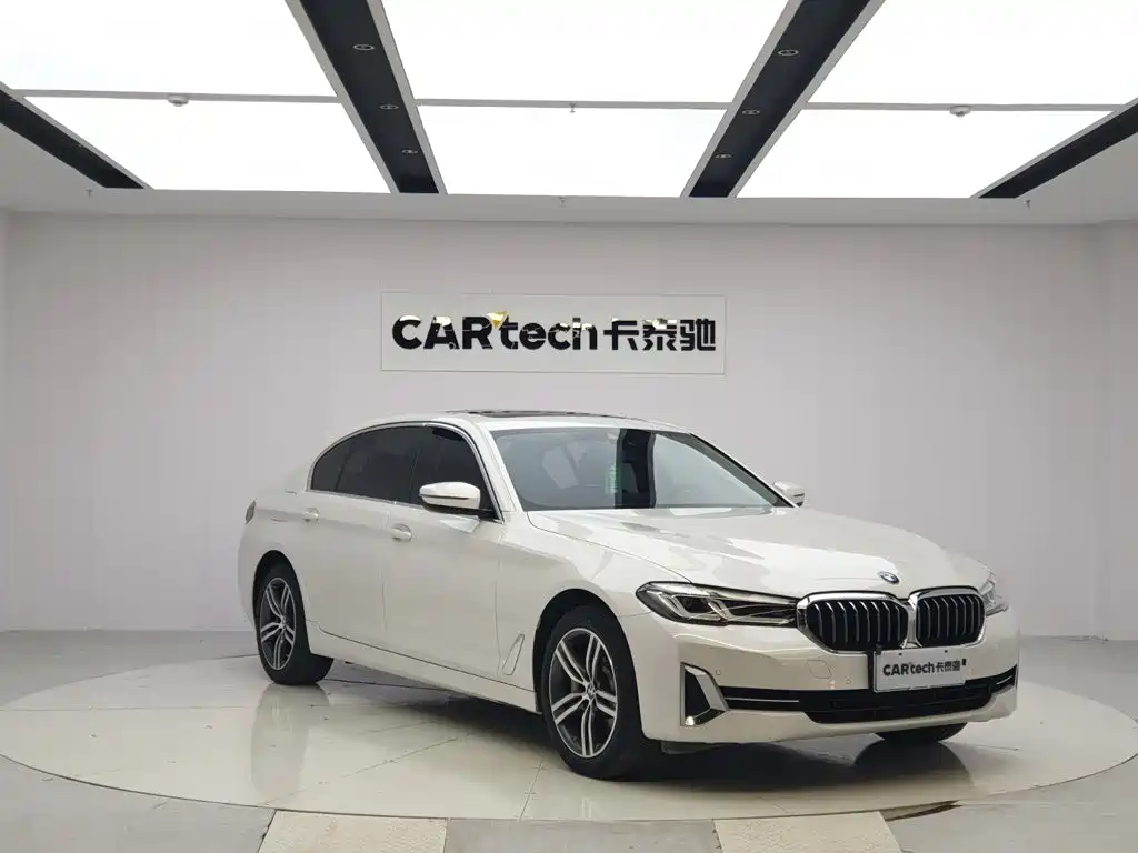 BMW 5 Series — миниатюра 7