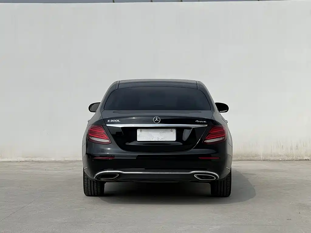 Mercedes-Benz E-Class — миниатюра 11