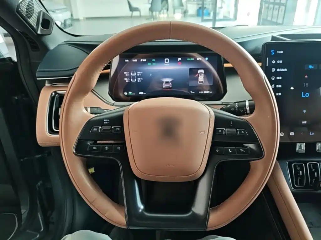 BYD L EV — миниатюра 11