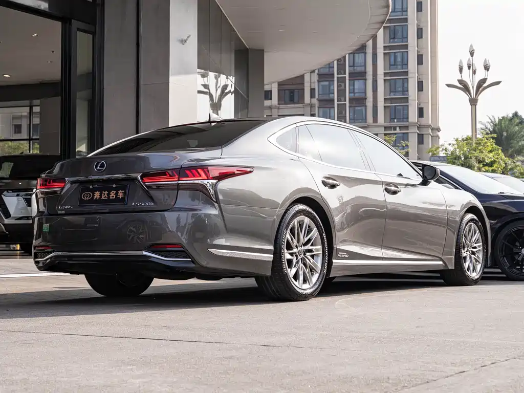 Lexus LS — миниатюра 3