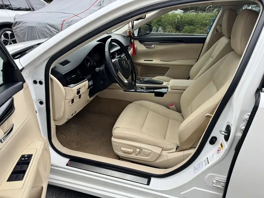 Lexus ES 2013 300h Elite
