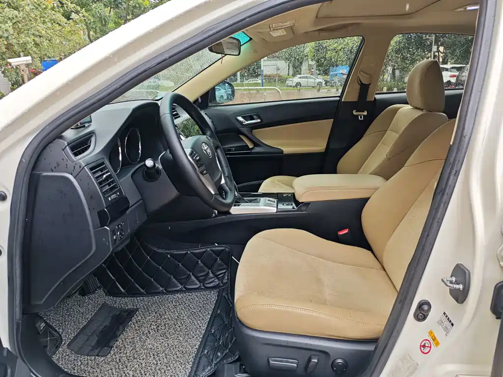 Toyota Reiz — миниатюра 7