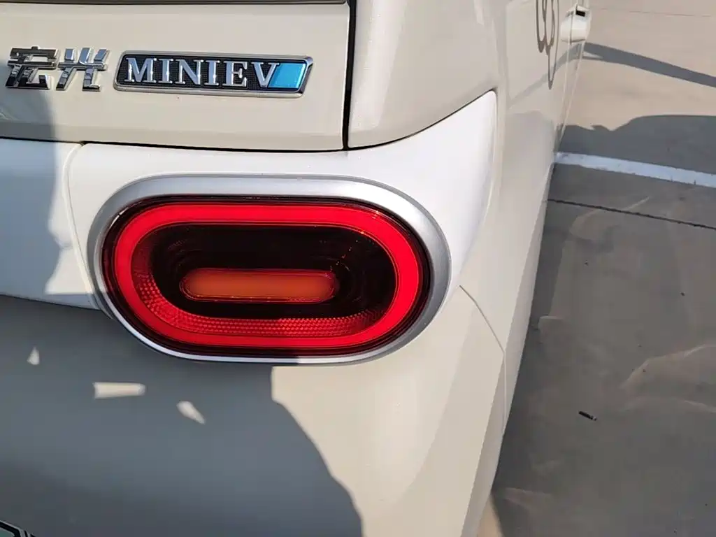 Wuling MINIEV — миниатюра 8