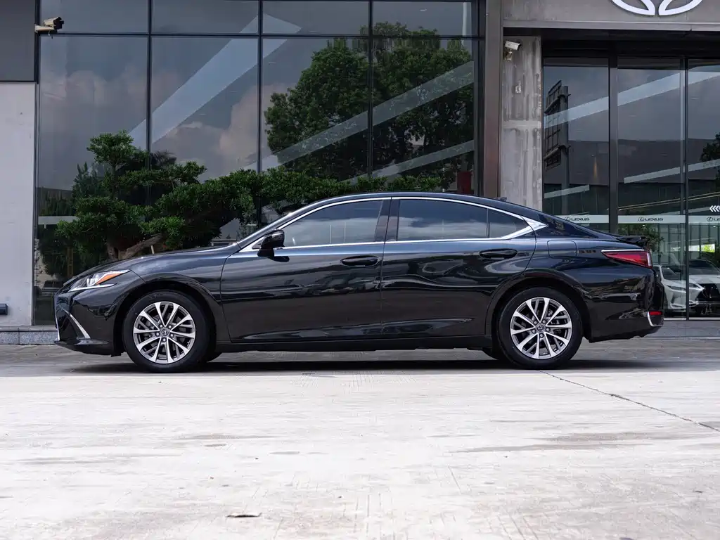 Lexus ES — миниатюра 4