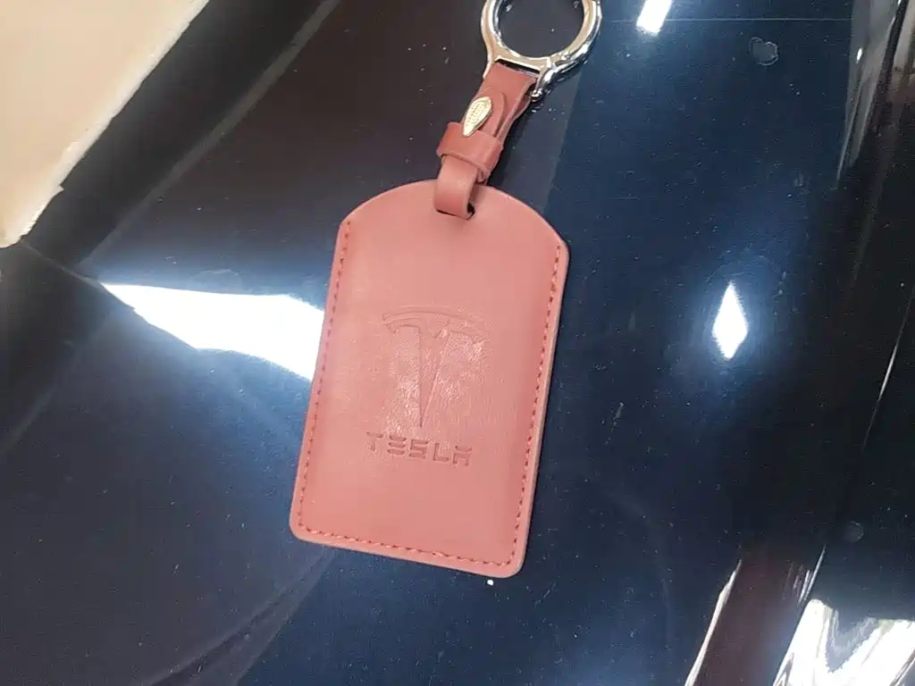 Tesla Model 3 — миниатюра 9