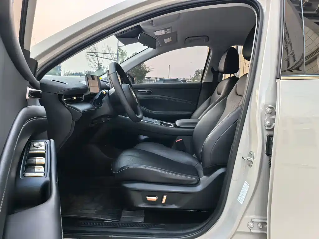 Baojun Yunhai — миниатюра 4