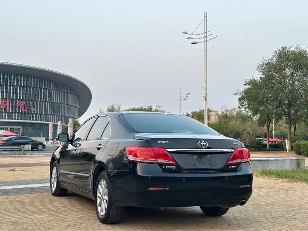 Toyota Camry — миниатюра 6