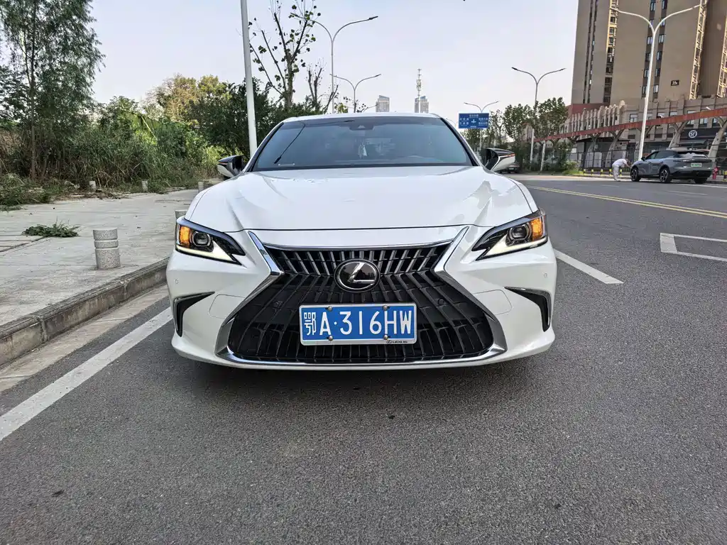 Lexus ES — миниатюра 2
