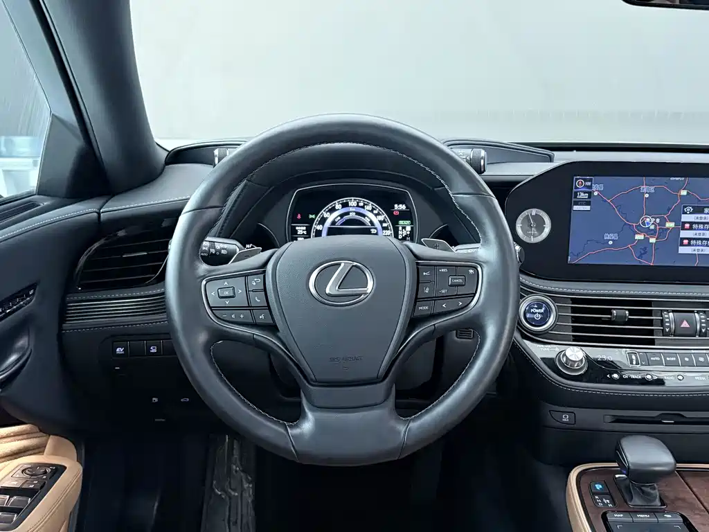 Lexus LS — миниатюра 12