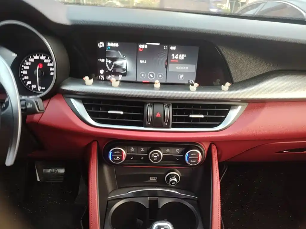 Alfa Romeo Stelvio — миниатюра 13