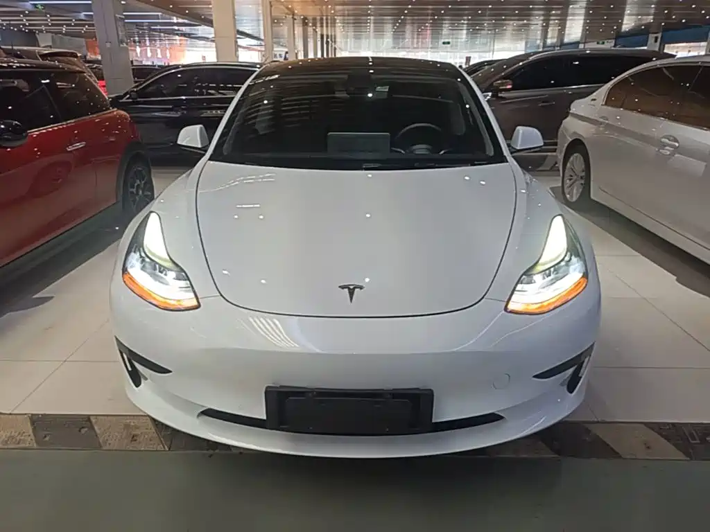 Tesla Model 3 — миниатюра 3