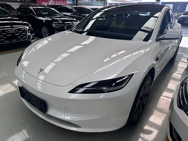 TESLA MODEL 3 2026