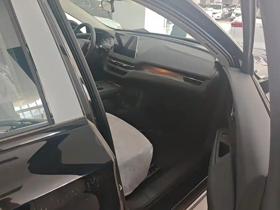 Hongqi Hongqi E-QM5 — миниатюра 8