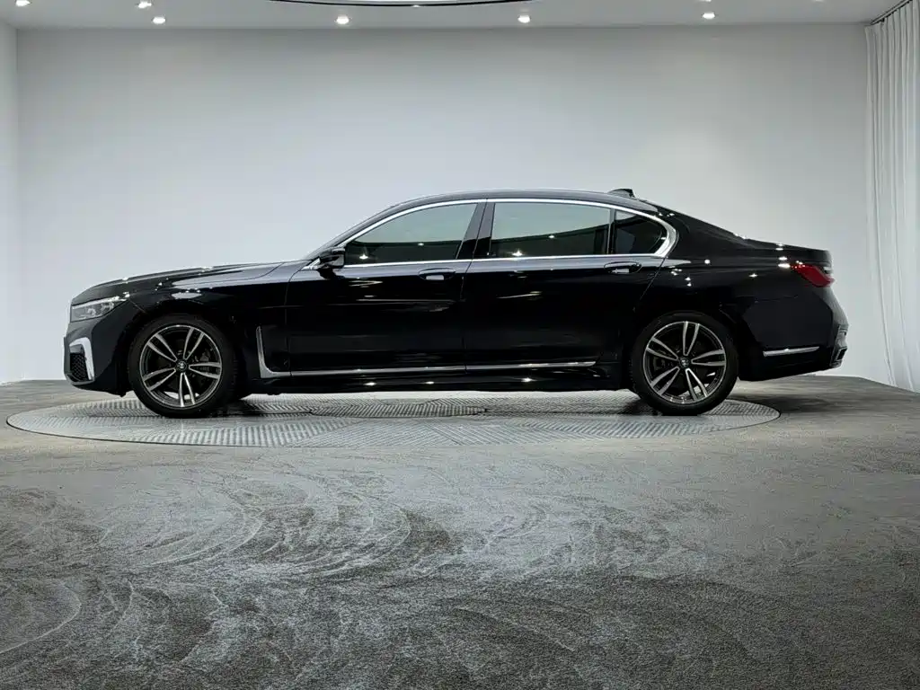 BMW 7 Series — миниатюра 5