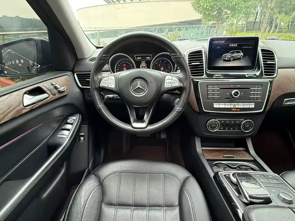 Mercedes-Benz GLE (Import) — миниатюра 17