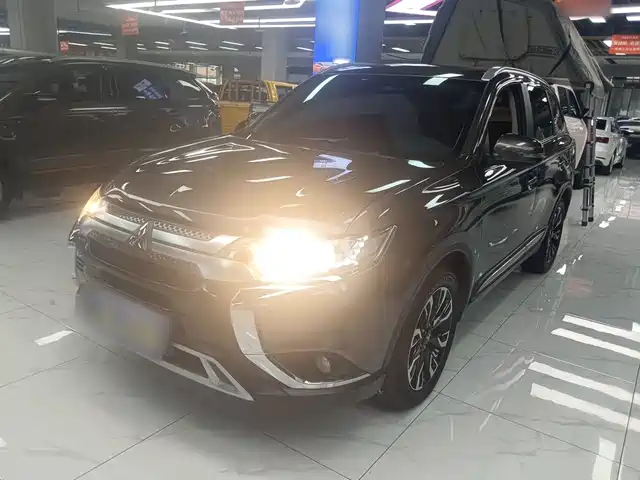 MITSUBISHI OUTLANDER