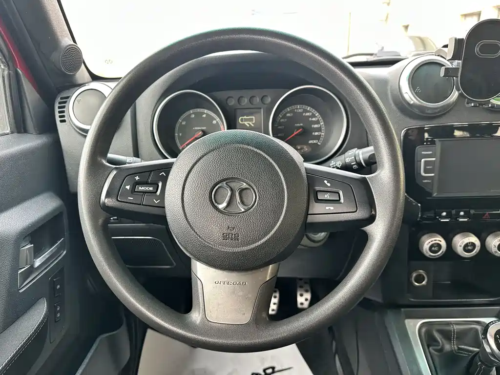 BAIC BJ40 2016 40L 2.0T MT Luxury