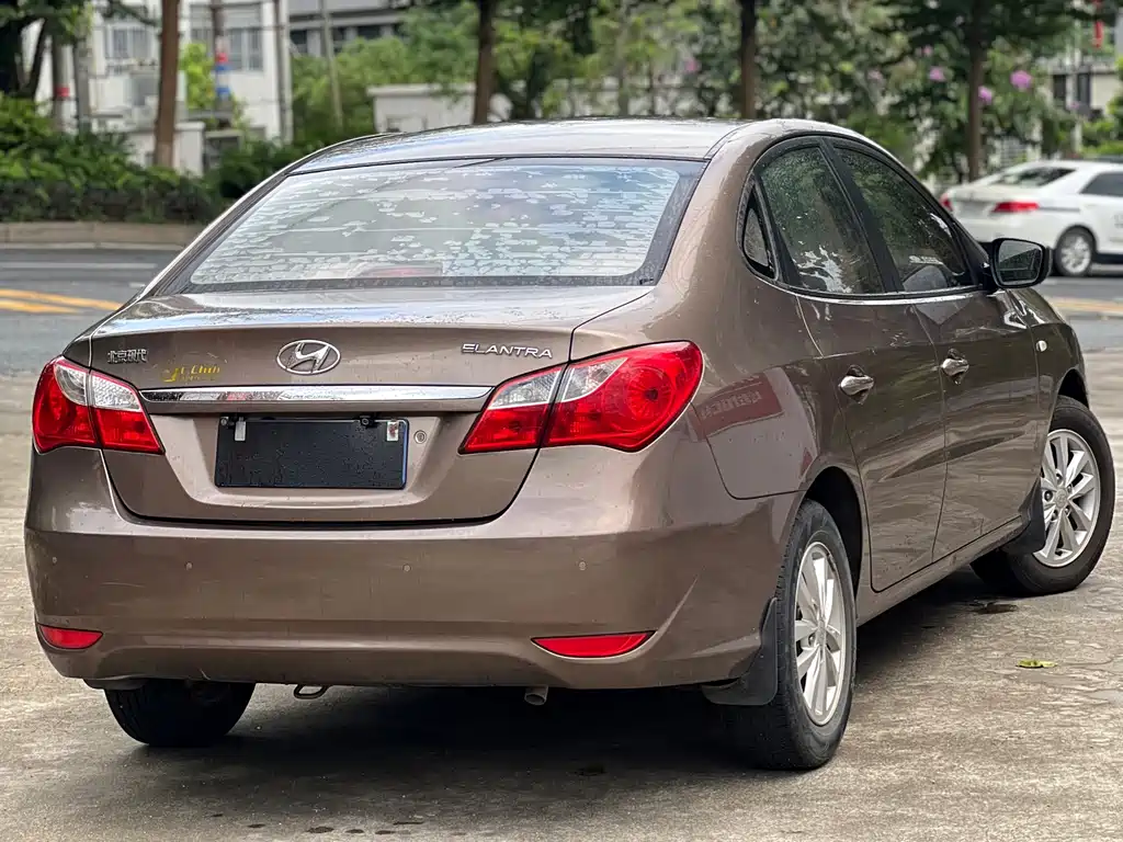 Hyundai Elantra 2015 1.6L MT Comfort