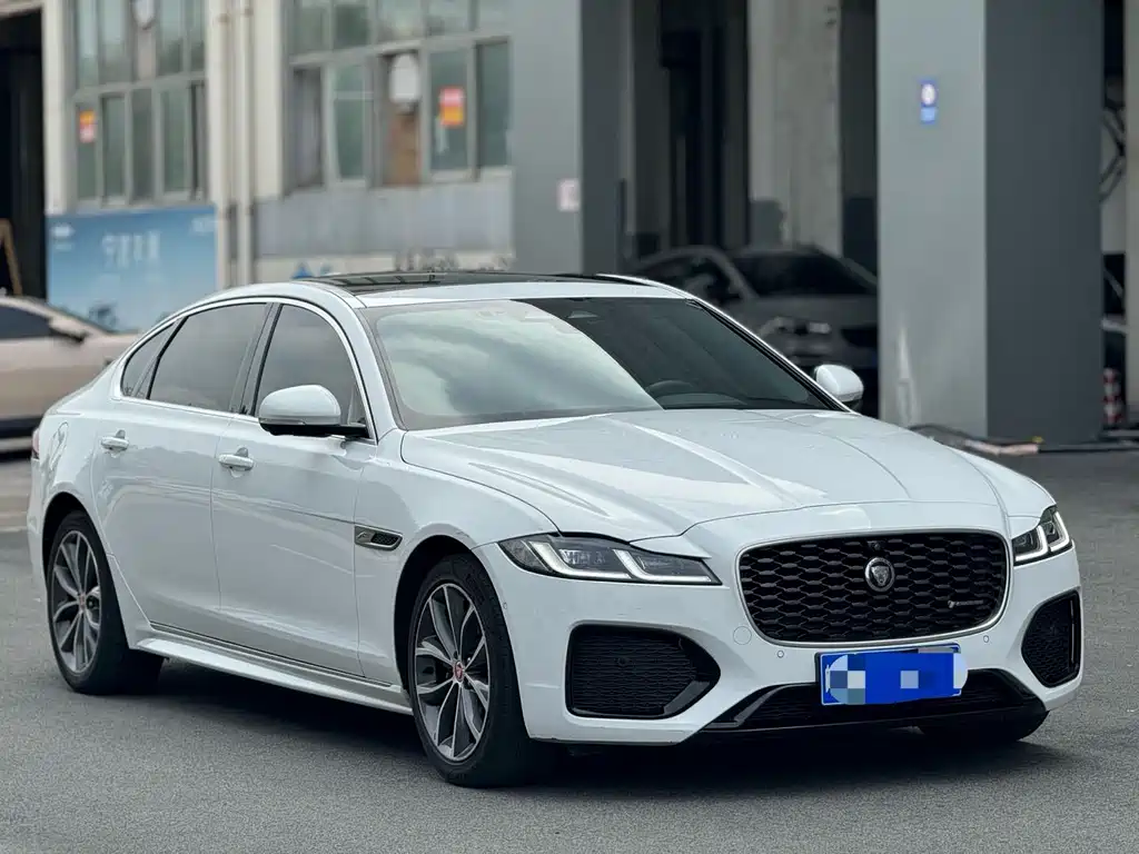 Jaguar XFL — миниатюра 3